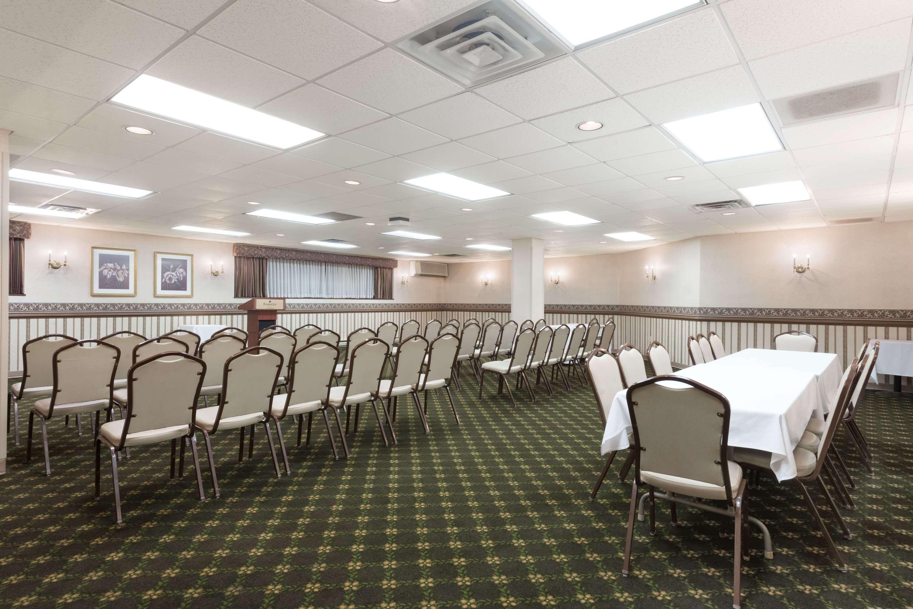Ramada Plaza By Wyndham Hagerstown Hotel Exterior foto
